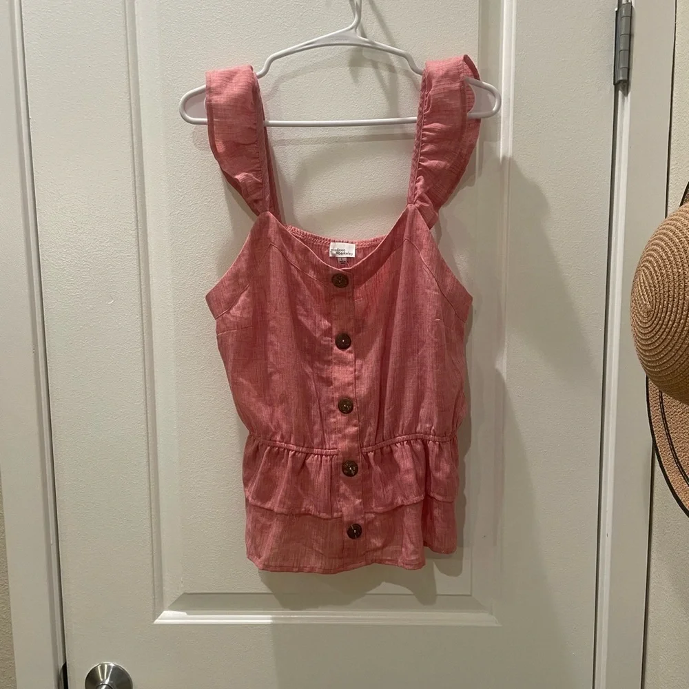 NEW… Madison & Berkeley Flutter Sleeve Button Down Ruffle Top - Picture 4 of 4